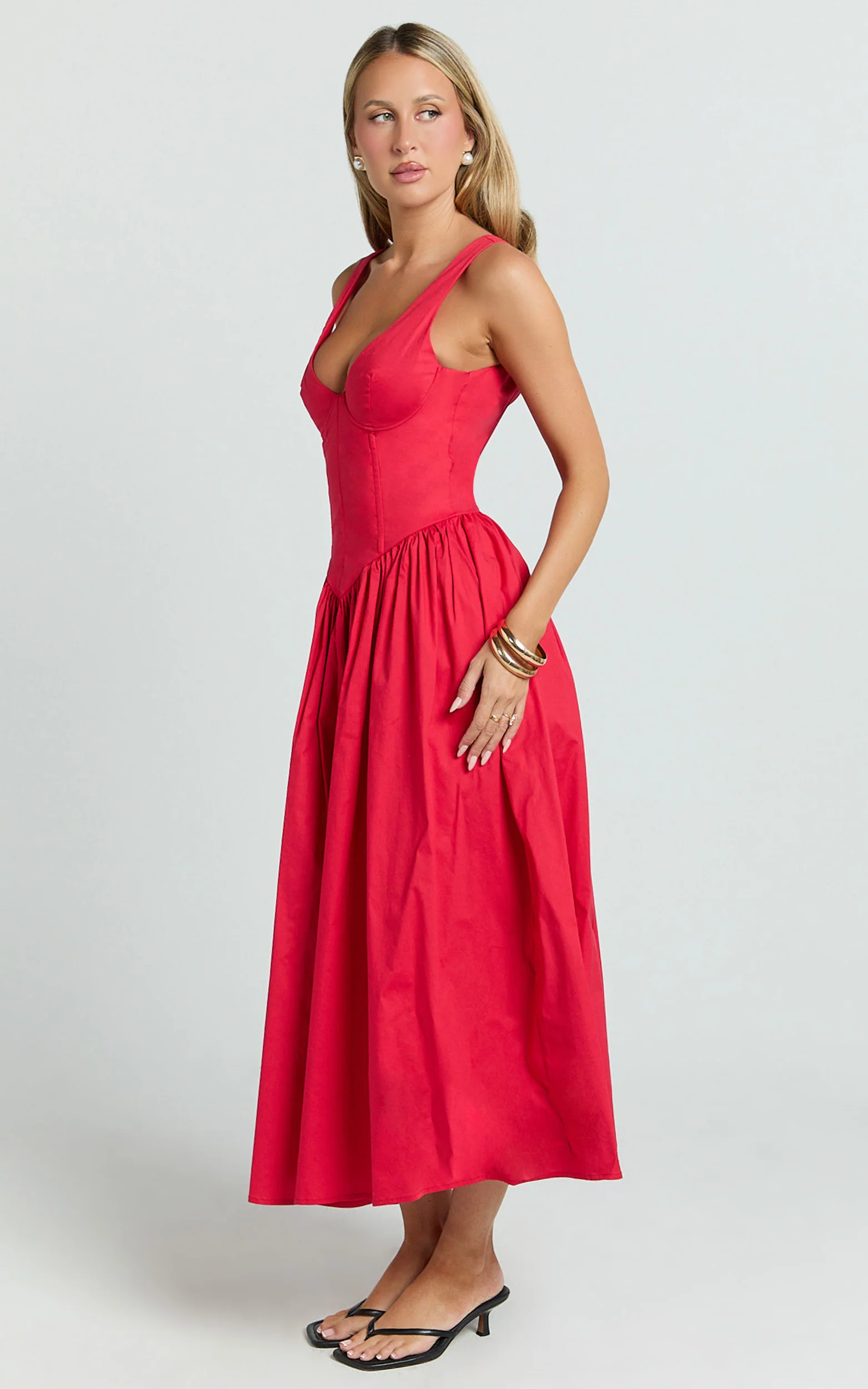Scoop Neck Drop V Waist Gathered Skirt Dress in Red