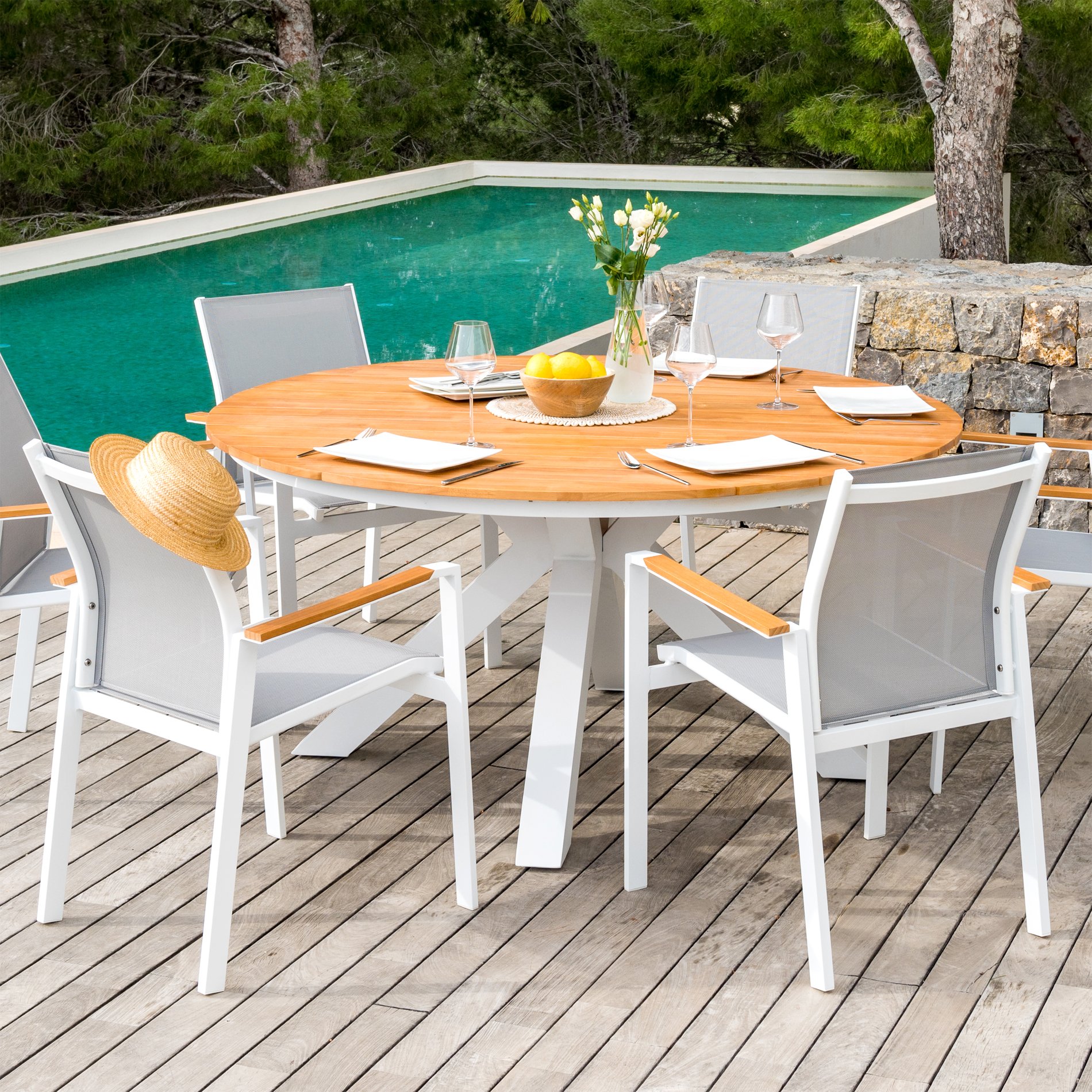 Table de jardin ronde en aluminium et bois teck 8 places (D140 cm) Bali Blanc