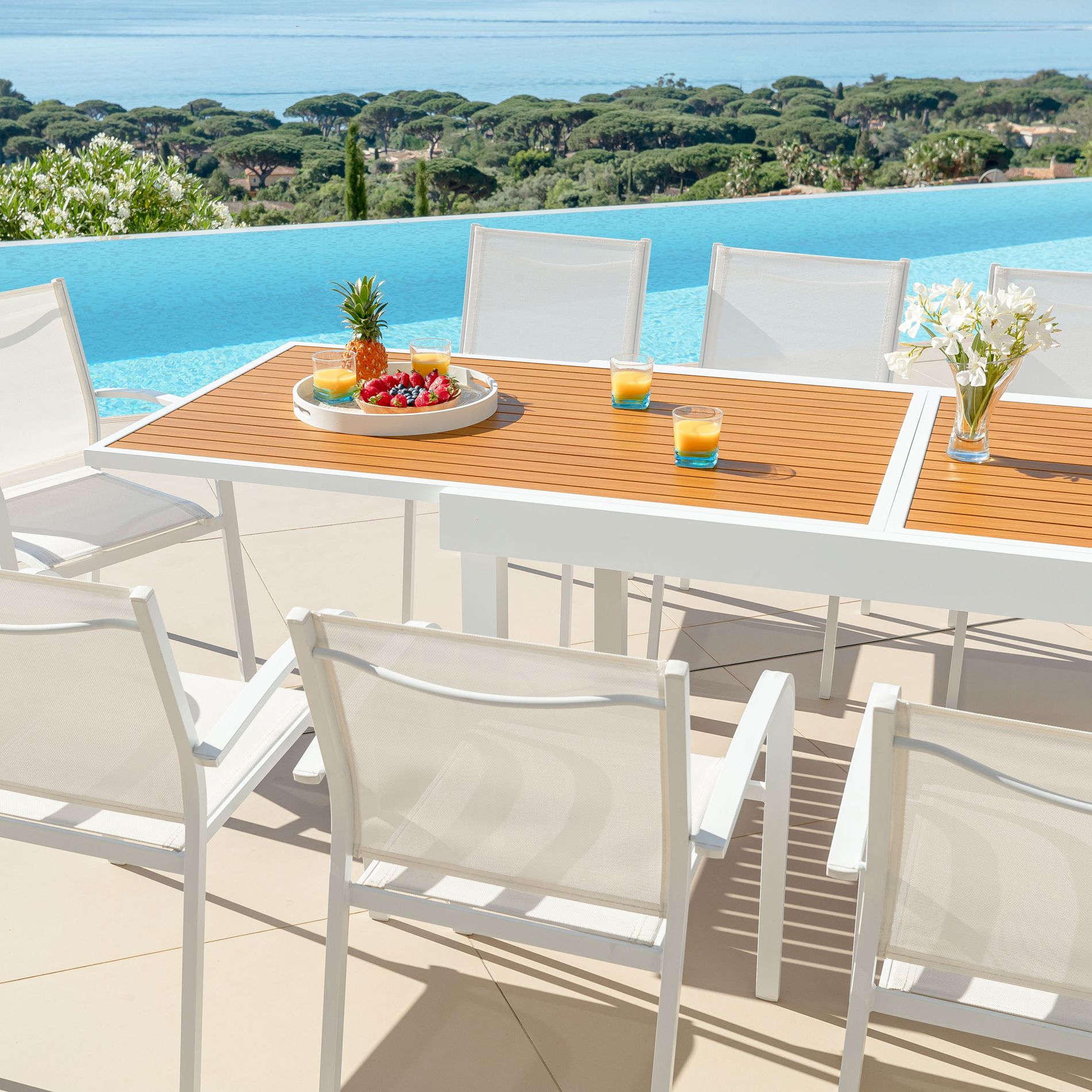 Table de jardin extensible en aluminium 10 places effet bois (135/270 x 90 cm) Murano Blanc