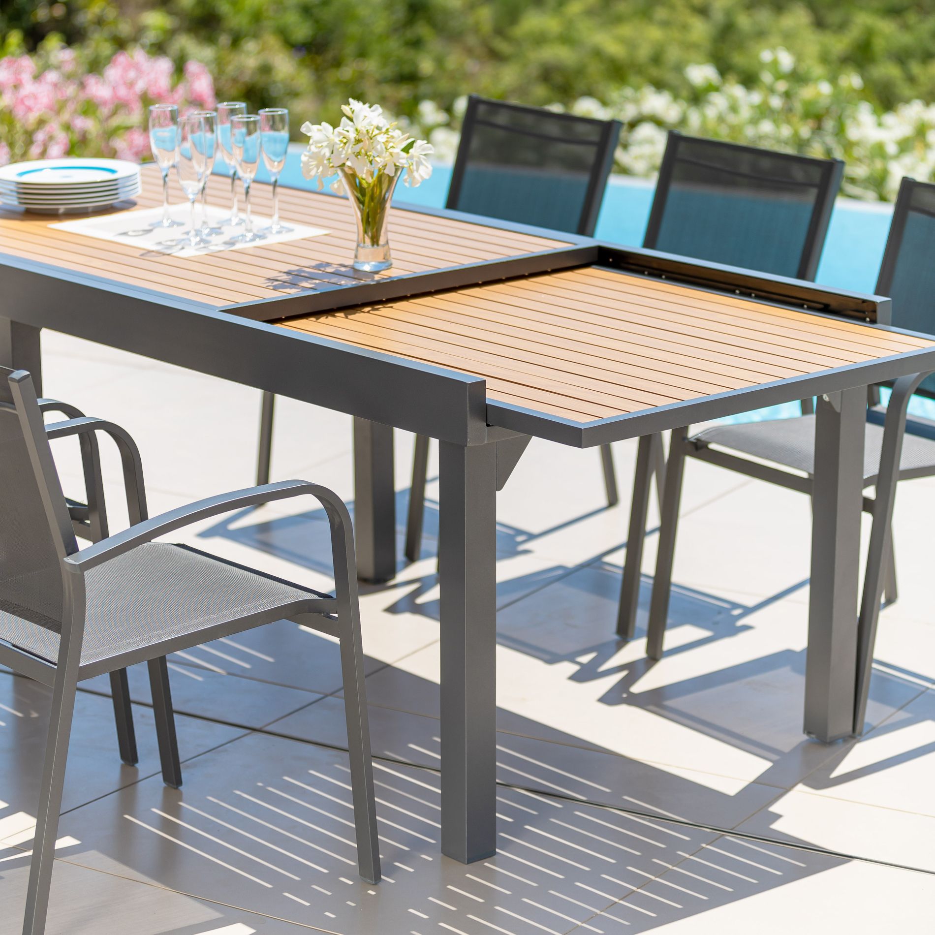 Table de jardin extensible en aluminium 10 places effet bois (135/270 x 90 cm) Murano Gris anthracite