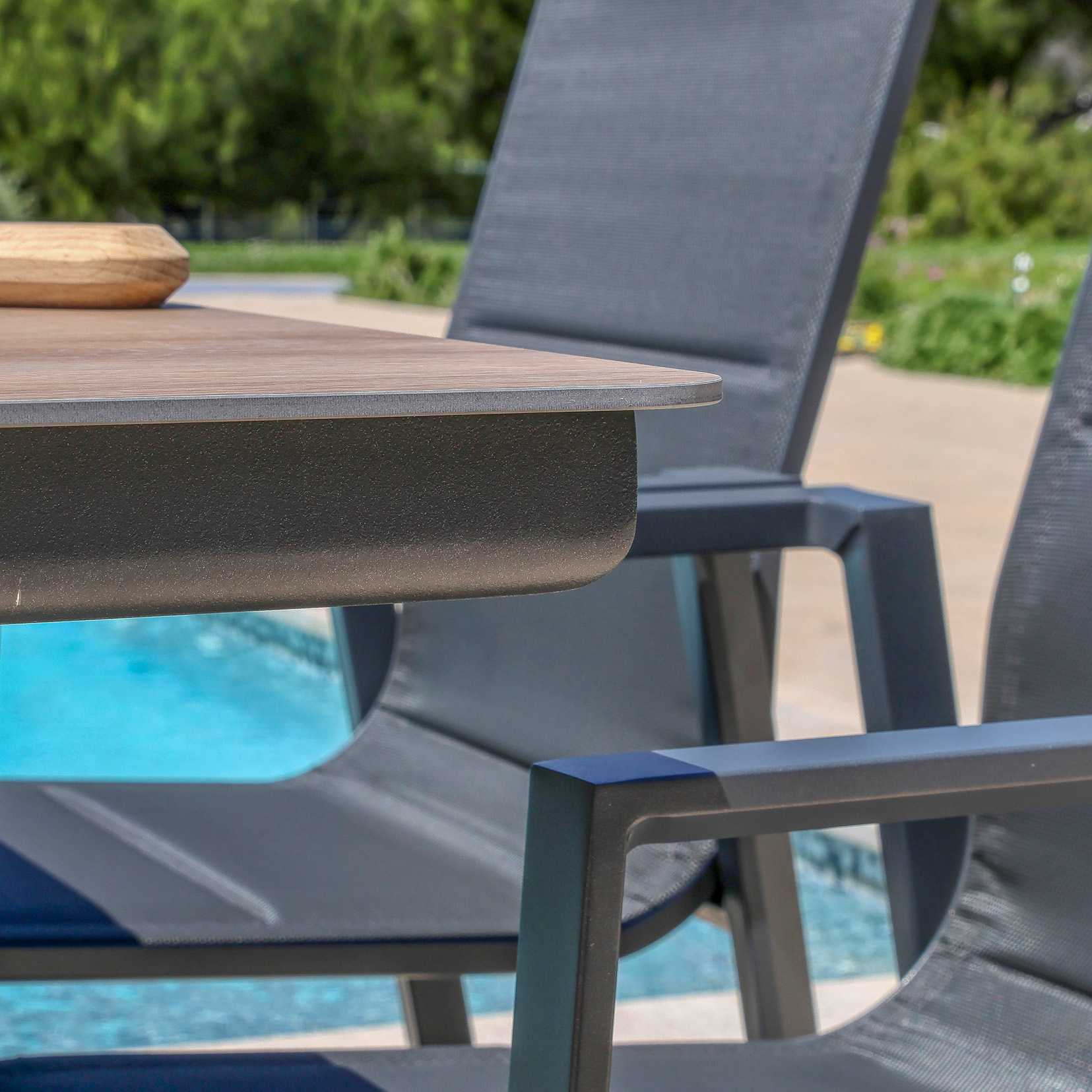 Table de jardin carrée en aluminium 8 places (136 x 136 cm) Amalfi Gris anthracite