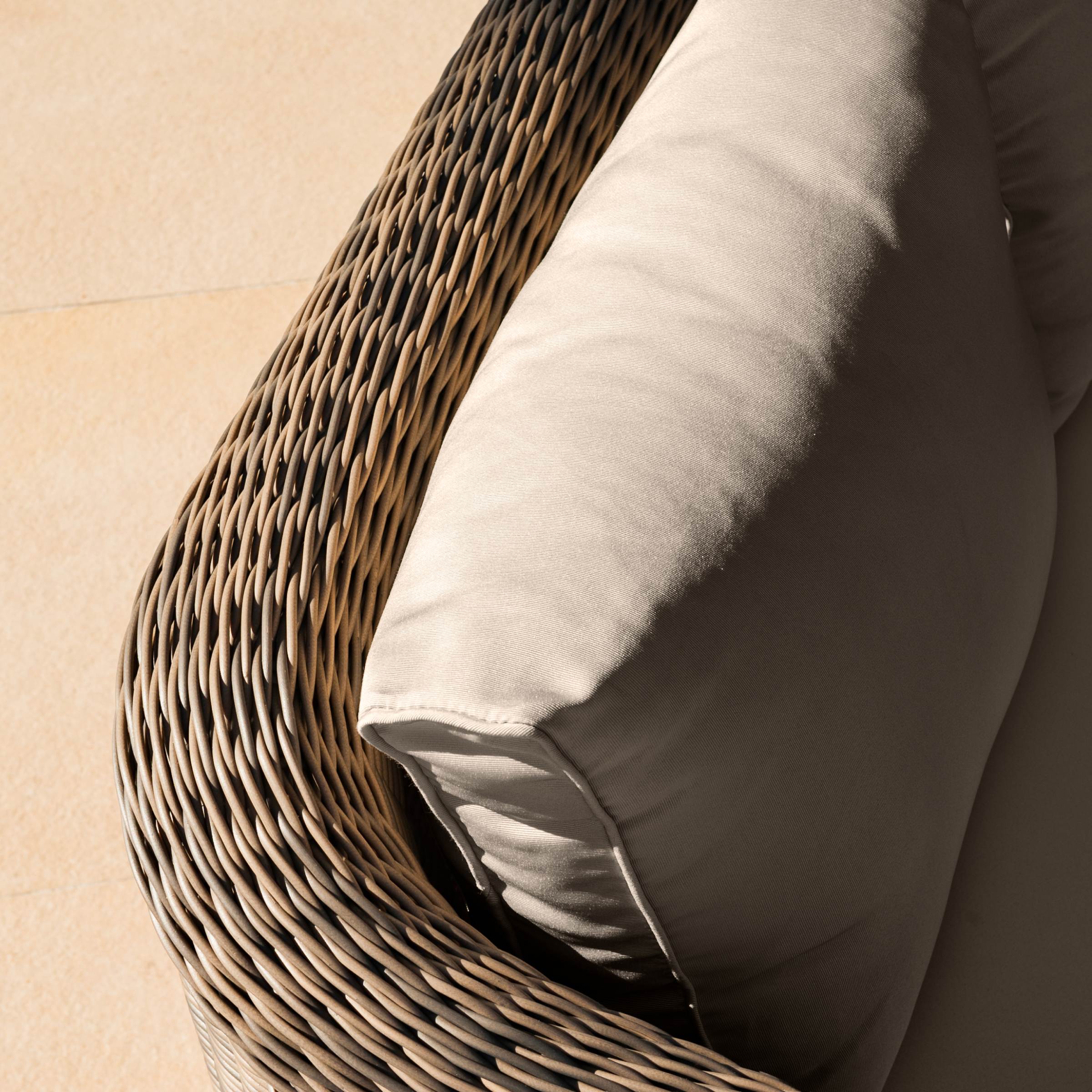 Salon de jardin en résine tressée 4 places 4 pcs Calvi Sepia et taupe