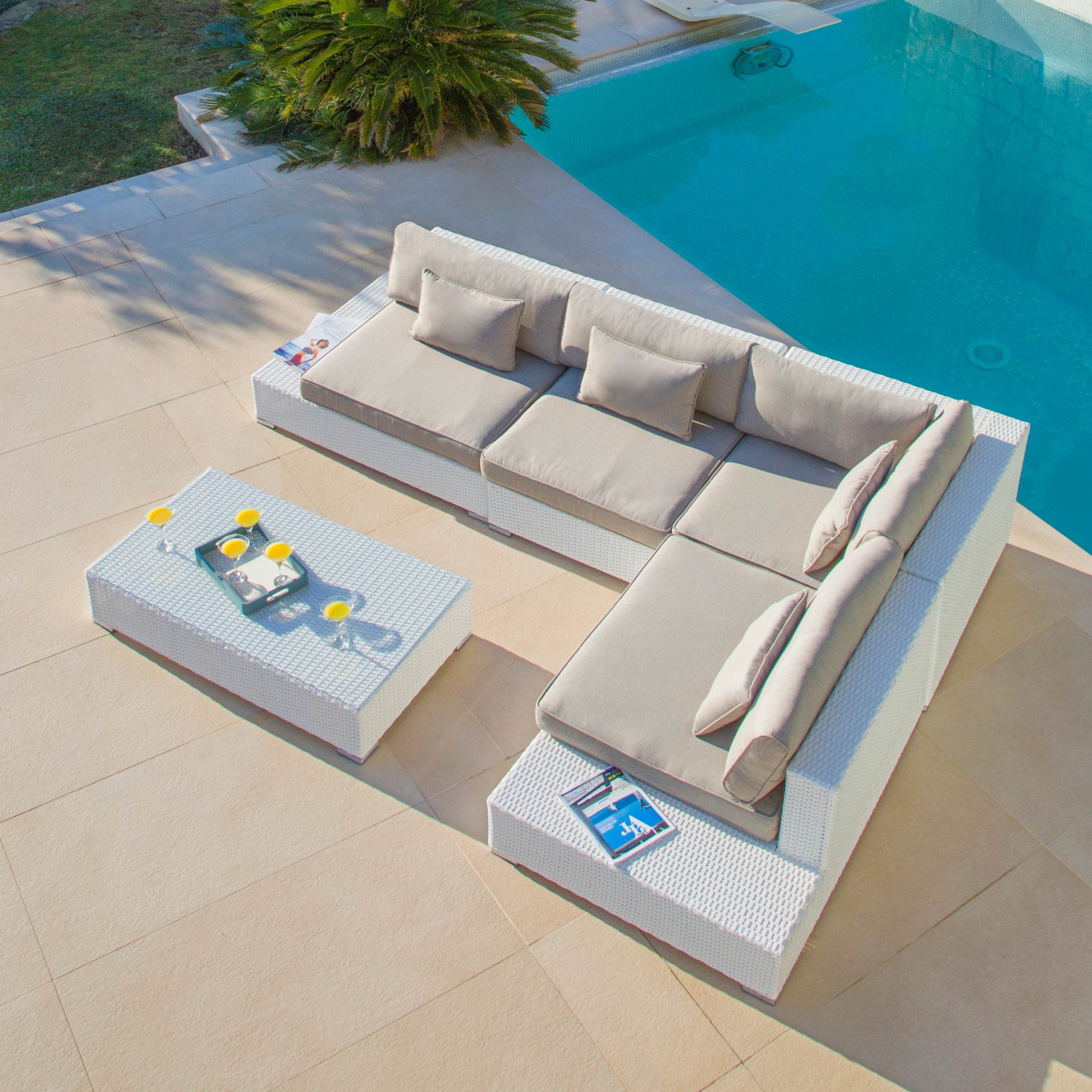 Salon de jardin d'angle en résine tressée 5 places Palma Blanc et taupe