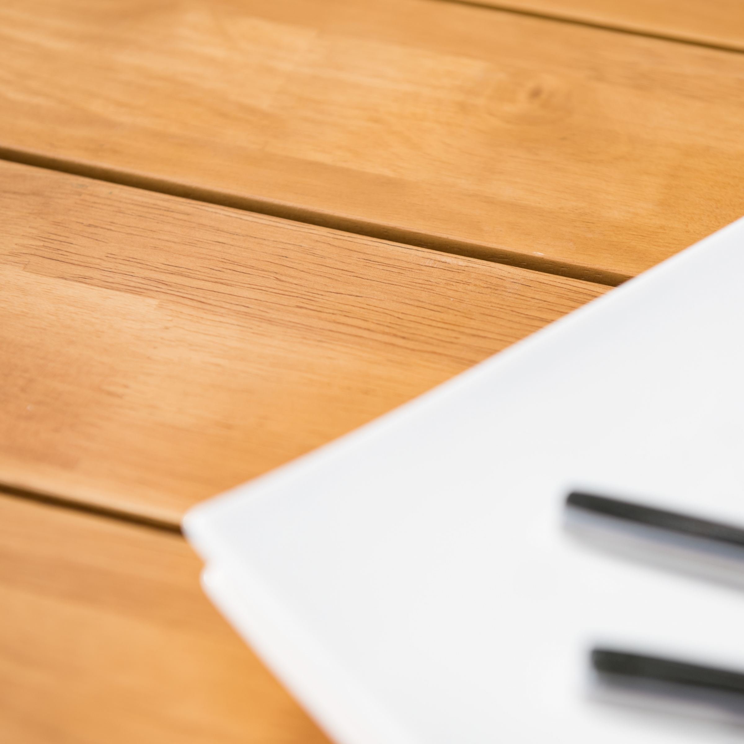 Table de jardin ronde en aluminium et bois teck 8 places (D140 cm) Bali Blanc