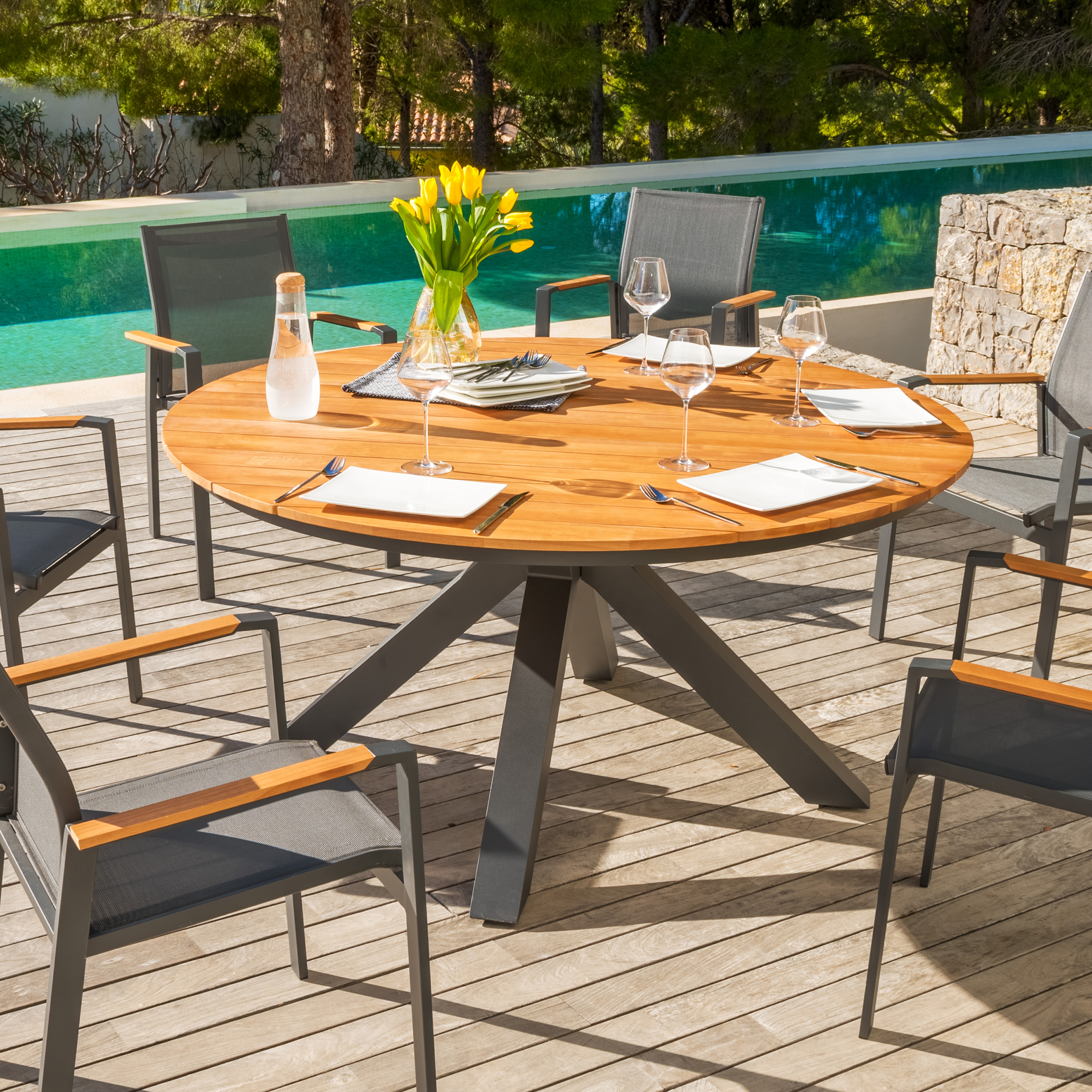 Table de jardin ronde en aluminium et bois teck 8 places (D140 cm) Bali Gris anthracite