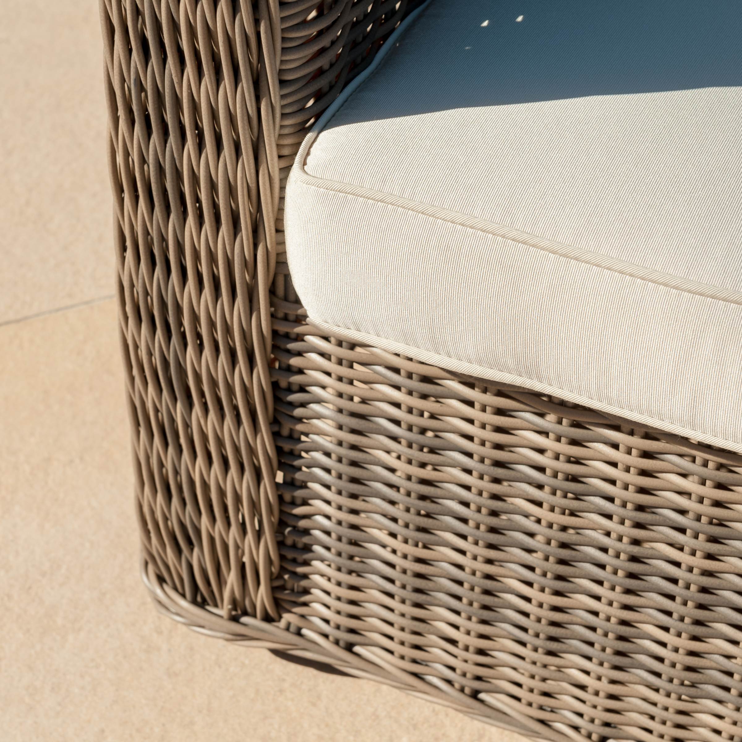Salon de jardin en résine tressée 4 places 4 pcs Calvi Sepia et beige