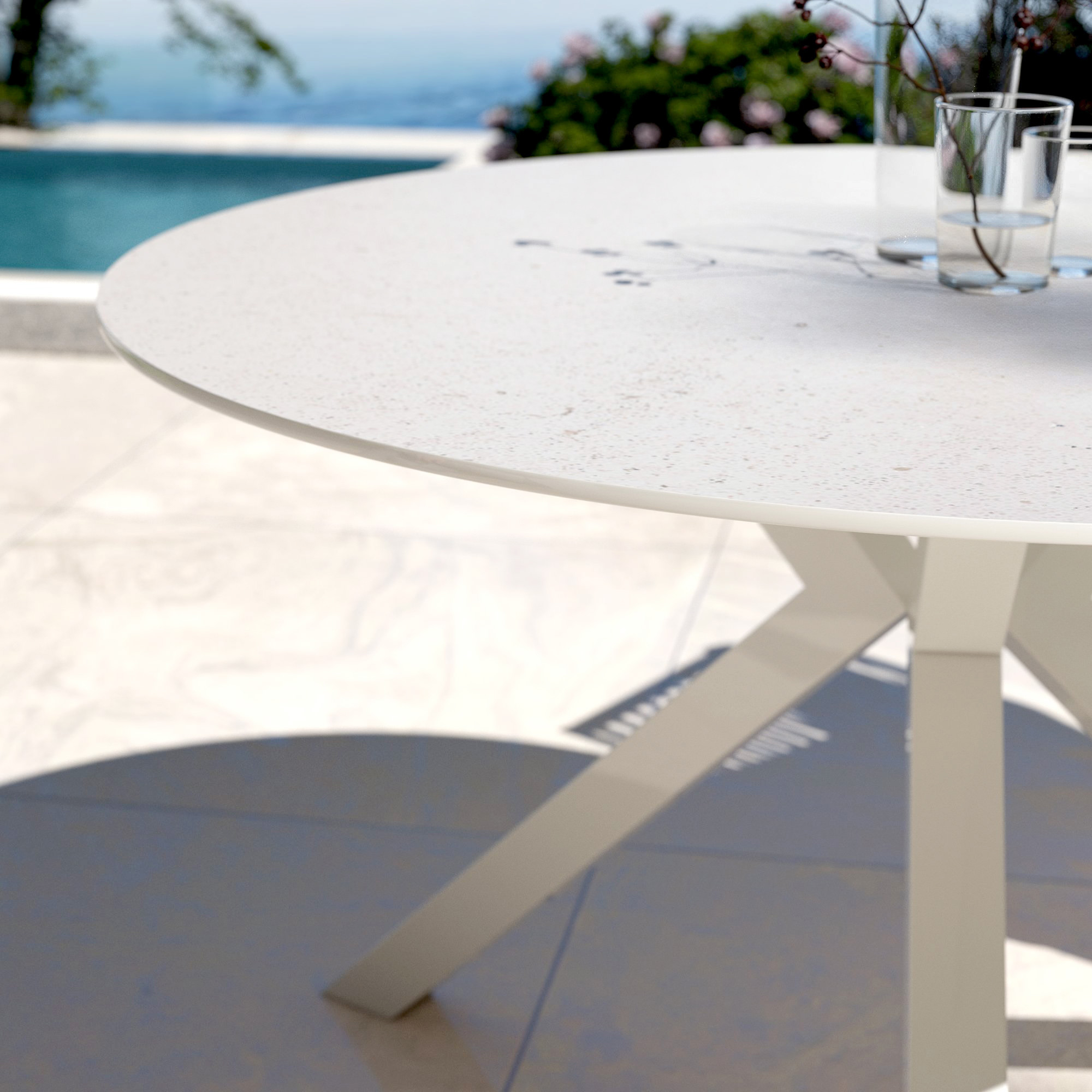 Table de jardin ronde en aluminium et céramique 6 places (D120 cm) Kore Blanc