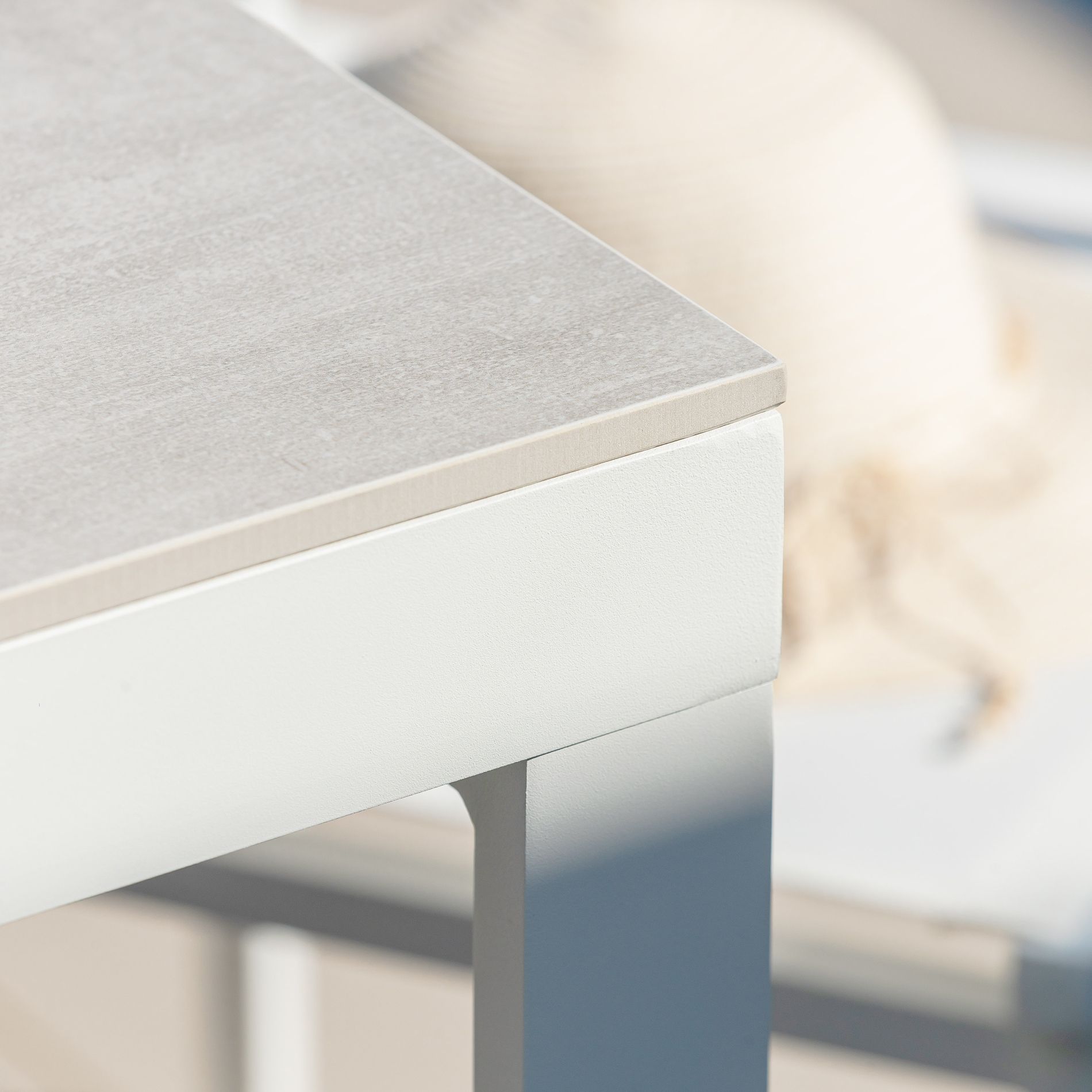 Table de jardin en aluminium et céramique 8 places (180 x 90 cm) Kore Blanc et gris clair