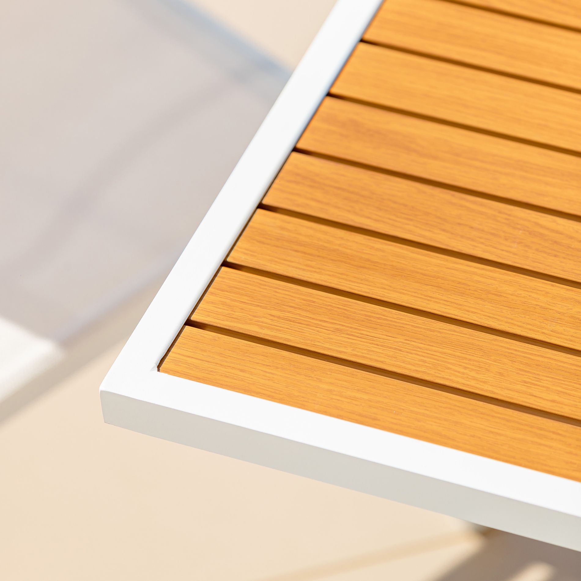 Table de jardin extensible en aluminium 10 places effet bois (135/270 x 90 cm) Murano Blanc