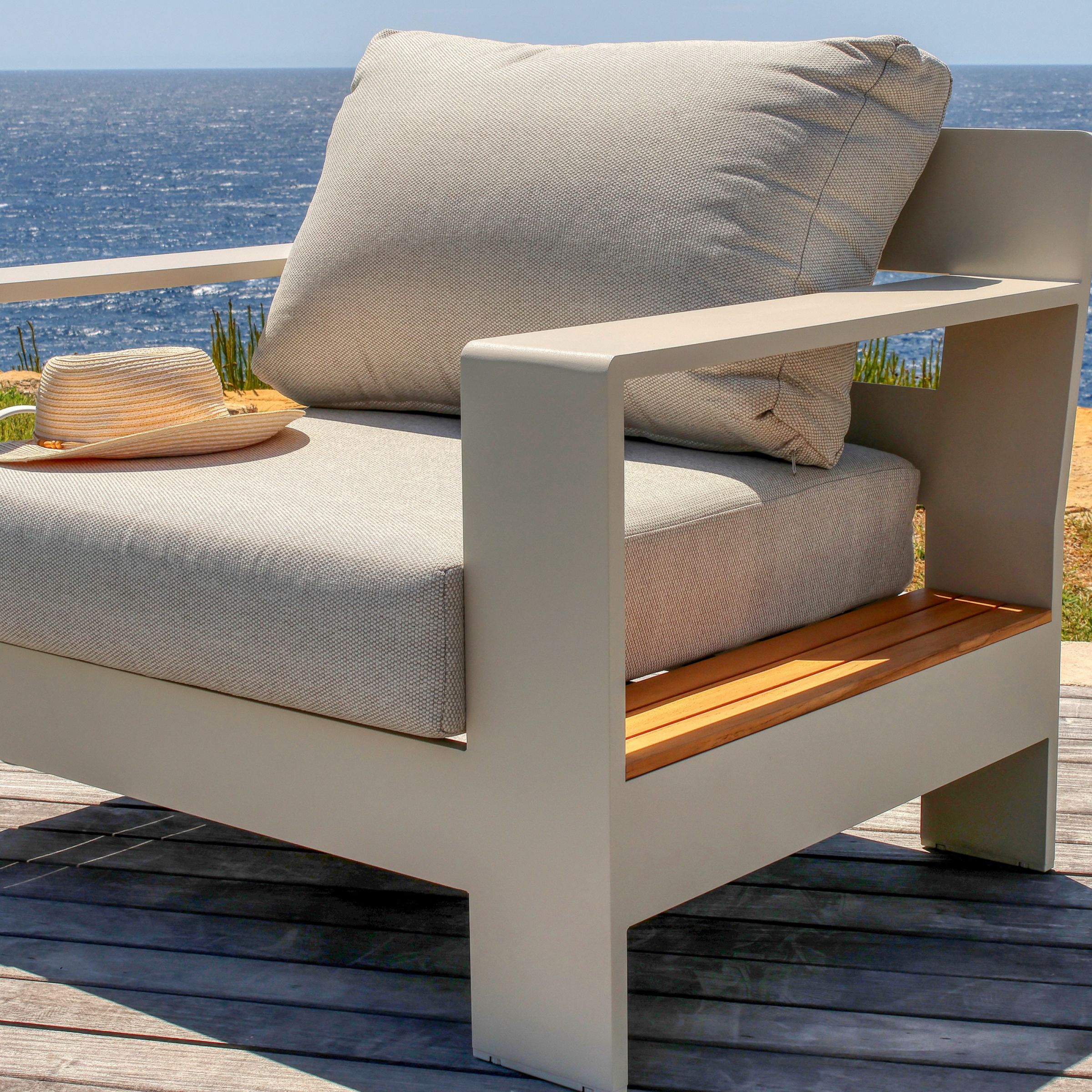 Salon de jardin aluminium et bois teck 5 places Antibes Crème