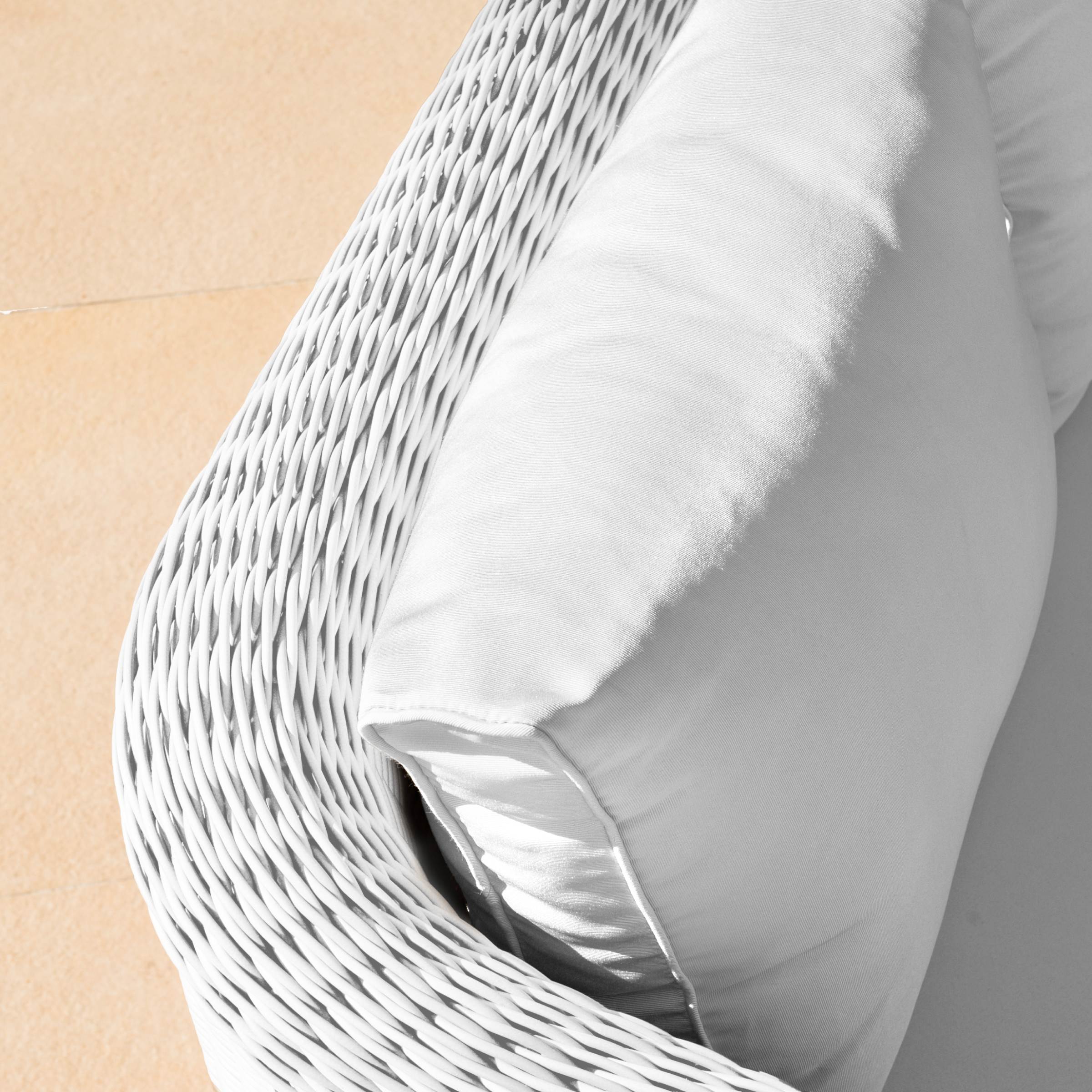 Salon de jardin en résine tressée 7 places 5 pcs Calvi Blanc