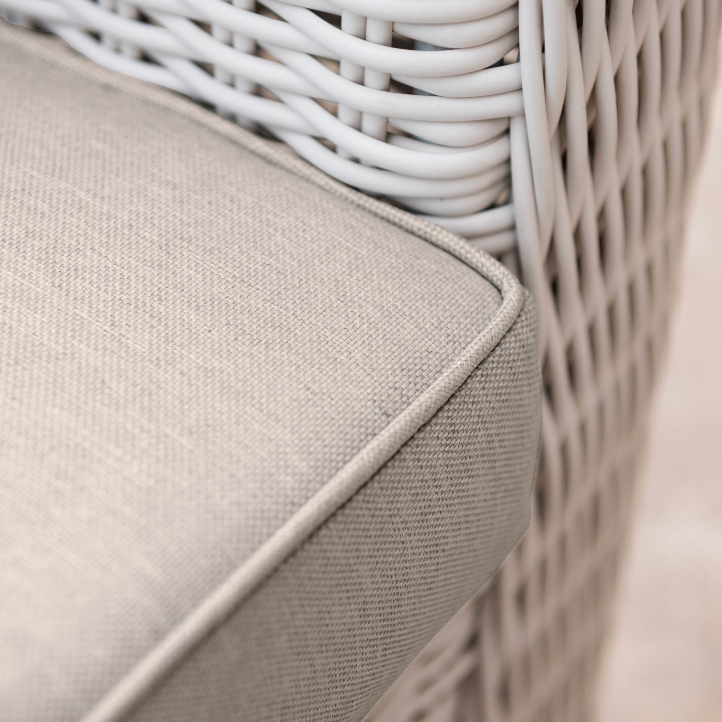 Salon de jardin en résine tressée 7 places 5 pcs Calvi Blanc et taupe