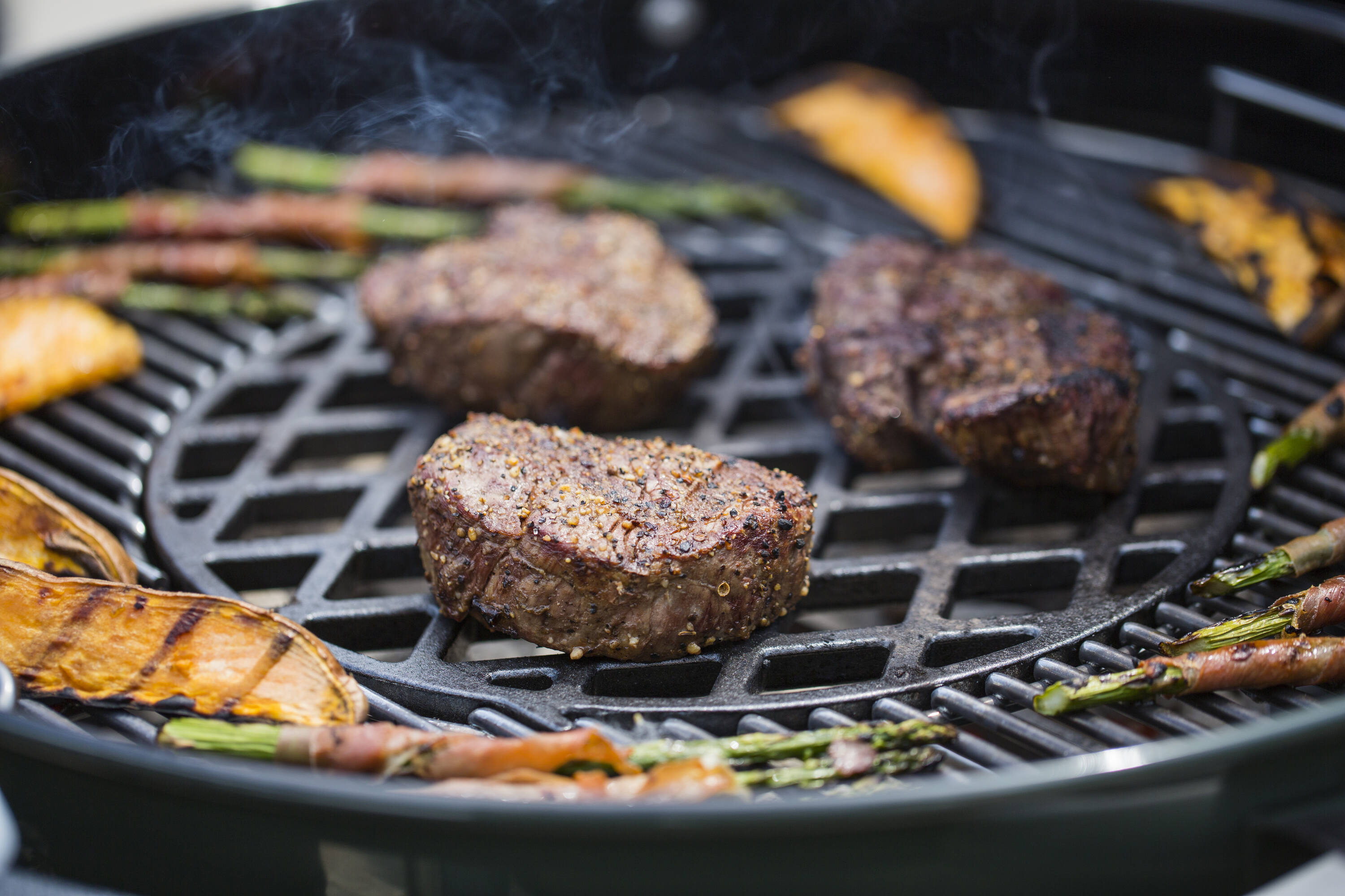 Weber 11.9-in x 11.9-in Round Porcelain-coated cast iron Grilling grate