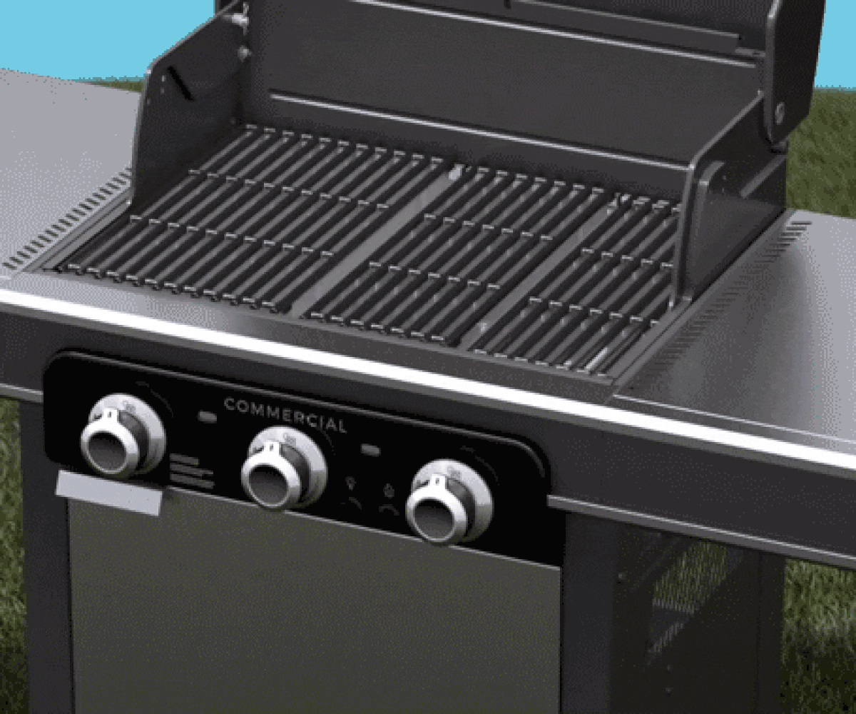 Charbroil Commercial Series Grill and Griddle Combo Stainless Steel 3 -Burner Infrared Liquid Propane and Natural Gas Grill