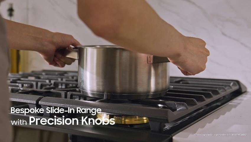 Samsung Bespoke 30-in 5 burners 6-cu ft Slide-In Natural Gas Range ( Stainless steel )