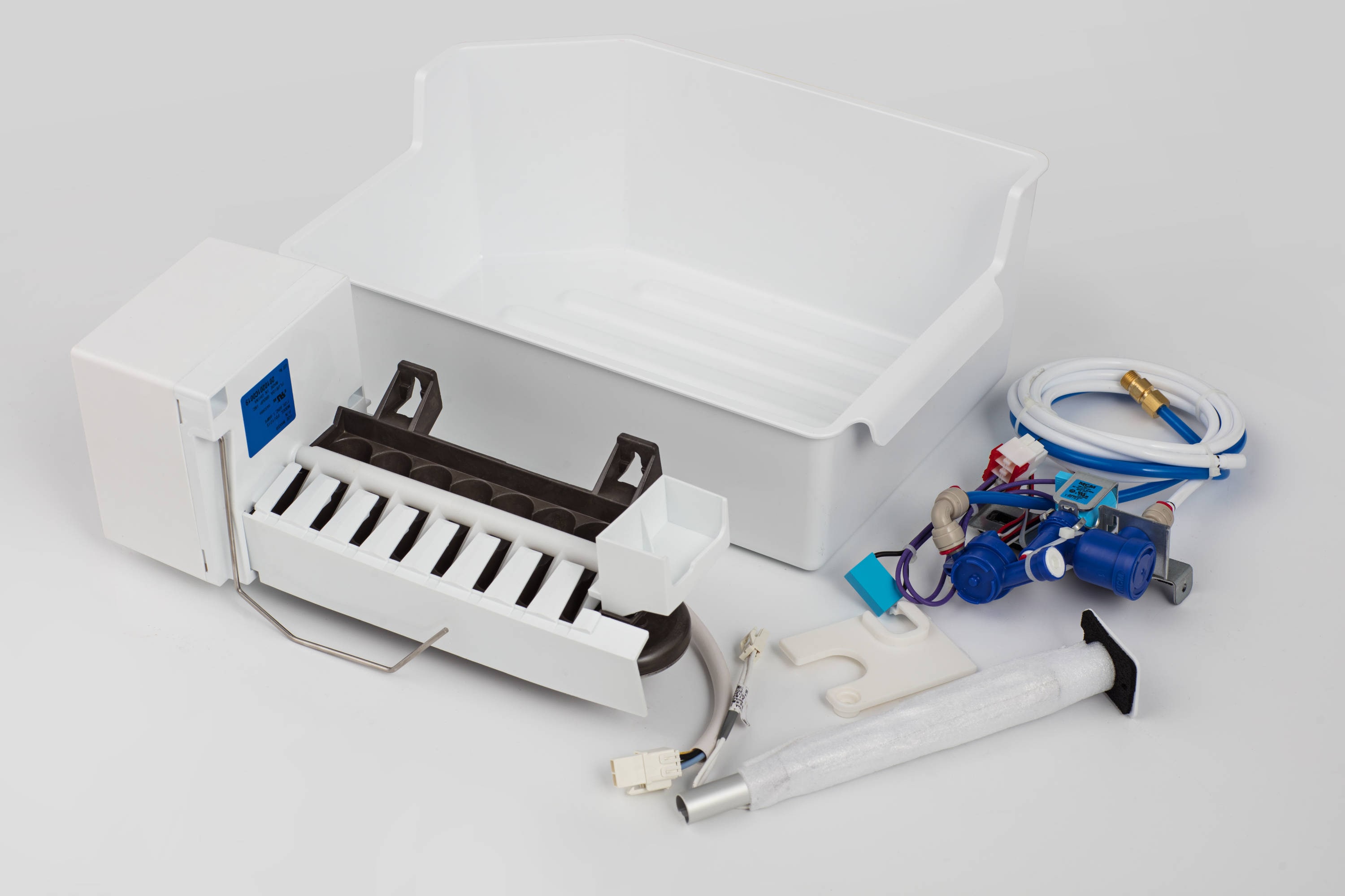 Hisense Top Freezer Refrigerator Ice Maker