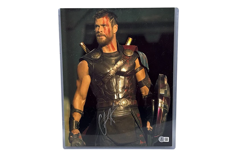Chris Hemsworth Signed Thor 11x14 Photo Marvel Avengers Comic Autograph Beckett