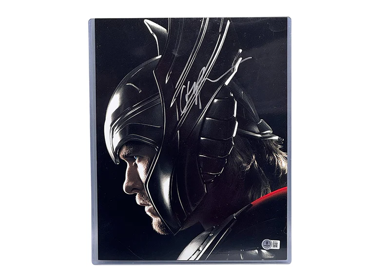 Chris Hemsworth Signed Thor 11x14 Photo Marvel Avengers Comic Autograph Beckett