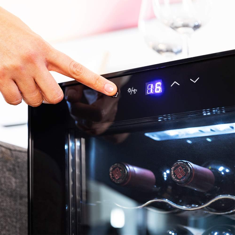 Cecotec vinkylskåp GrandSommelier 24000 svart kompressor. 24 flaskor med kompressor som garanterar hög prestanda. Justerbar temperatur och pekkontrollpanel