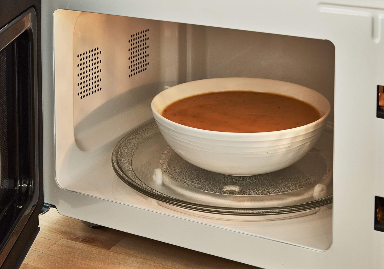 Swan Nordic digital mikrovågsugn 20 l, 6 driftsteg, 800 W effekt, 30 minuters timer, enkel rengöring, upptiningsläge, modern design, träeffekt, grå matt