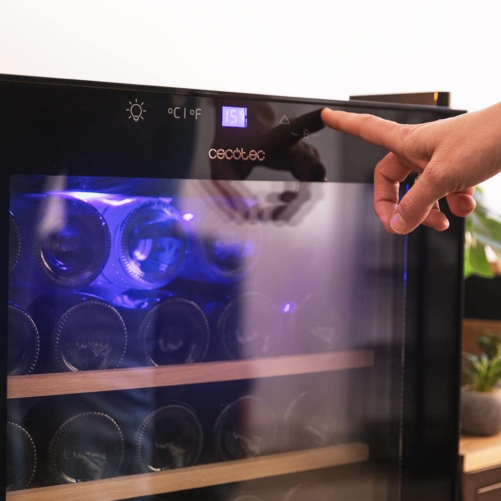 Cecotec vinkylskåp GrandSommelier 24000 svart kompressor. 24 flaskor med kompressor som garanterar hög prestanda. Justerbar temperatur och pekkontrollpanel