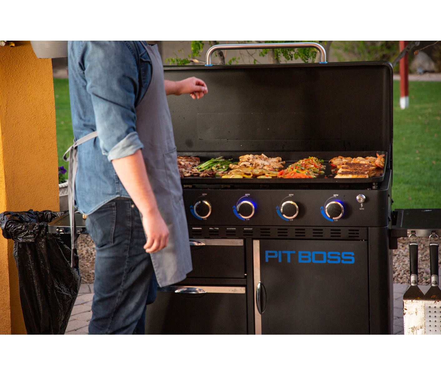 Pit Boss Ultimate Plancha: 5 Burner with Cart