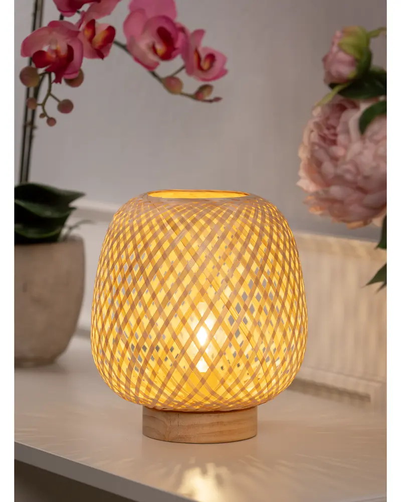 Bordslampa i flätad bambu - H20 cm