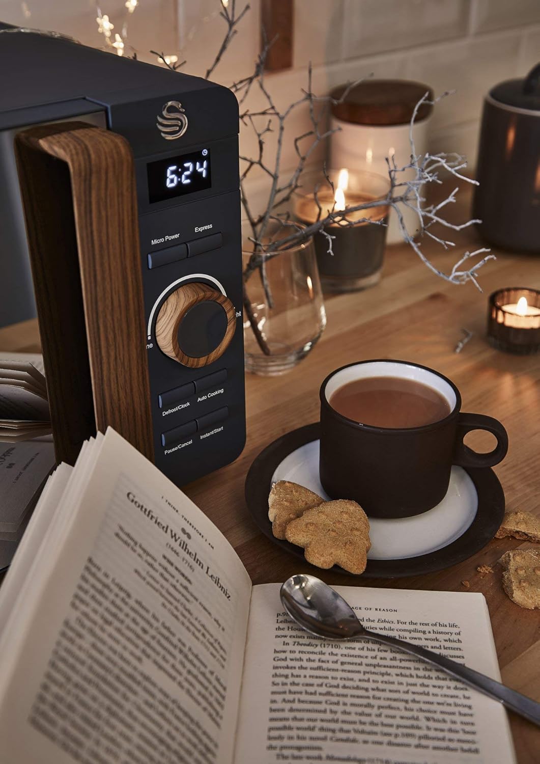 Swan Nordic digital mikrovågsugn 20 l, 6 driftsteg, 800 W effekt, 30 minuters timer, enkel rengöring, upptiningsläge, modern design, träeffekt, grå matt