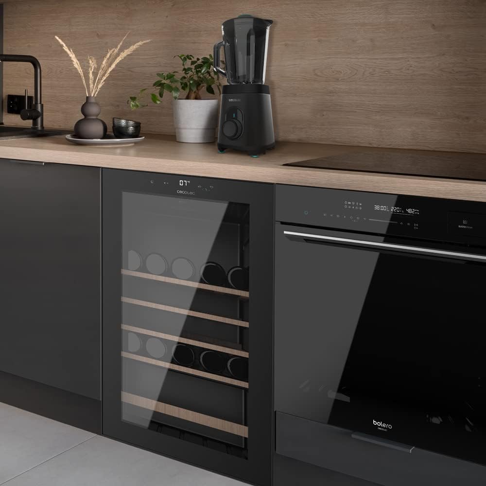 Cecotec vinkylskåp GrandSommelier 24000 svart kompressor. 24 flaskor med kompressor som garanterar hög prestanda. Justerbar temperatur och pekkontrollpanel