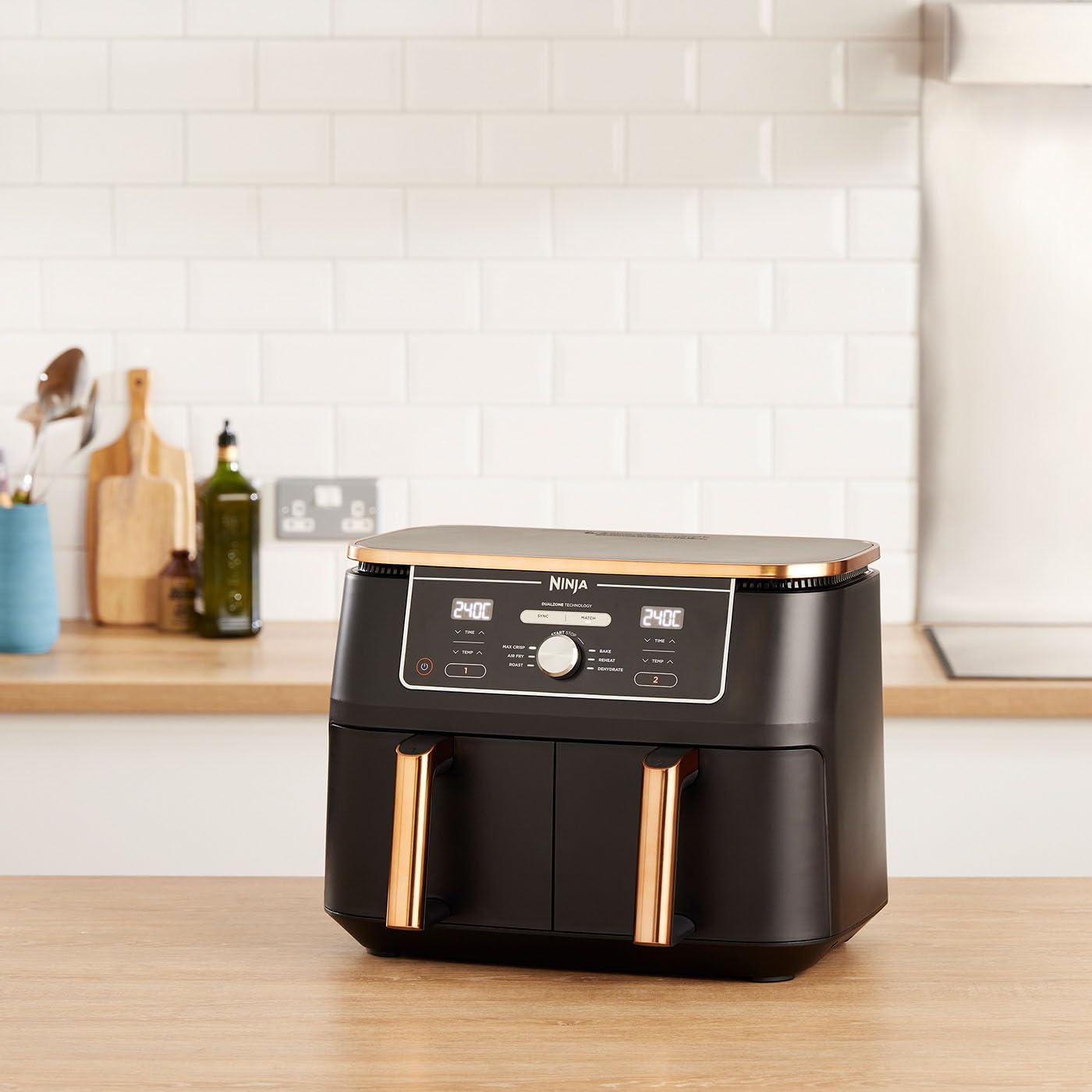 Ninja Foodi MAX Double Zone Air Fryer, Tongs, 2 Drawers, 9.5L, 6-in-1, Usually No Oil, Air Fryer, Maximize Crisp, Roast, Bake, 8 Serves, Nonstick Dishwasher Safe Baskets, Copper/Black AF400EUCP