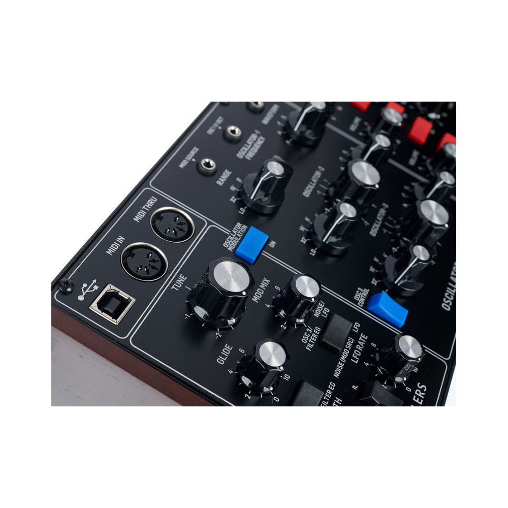 Behringer Model D – Thomann Ireland