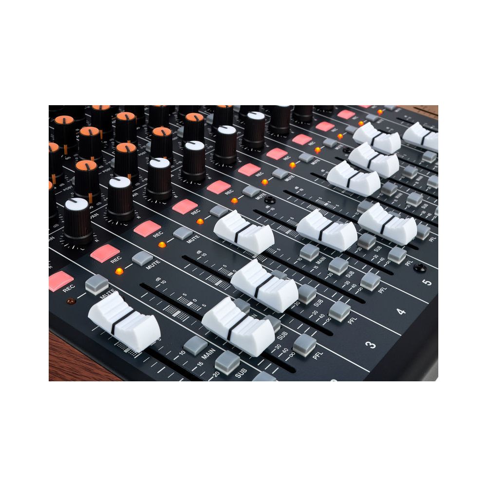 Tascam Model 16 – Thomann Ireland