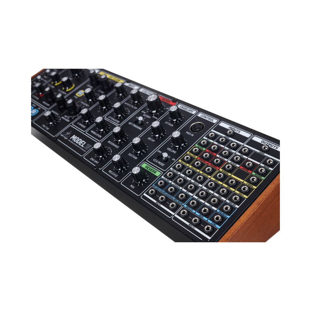Behringer Model 15 – Thomann Ireland