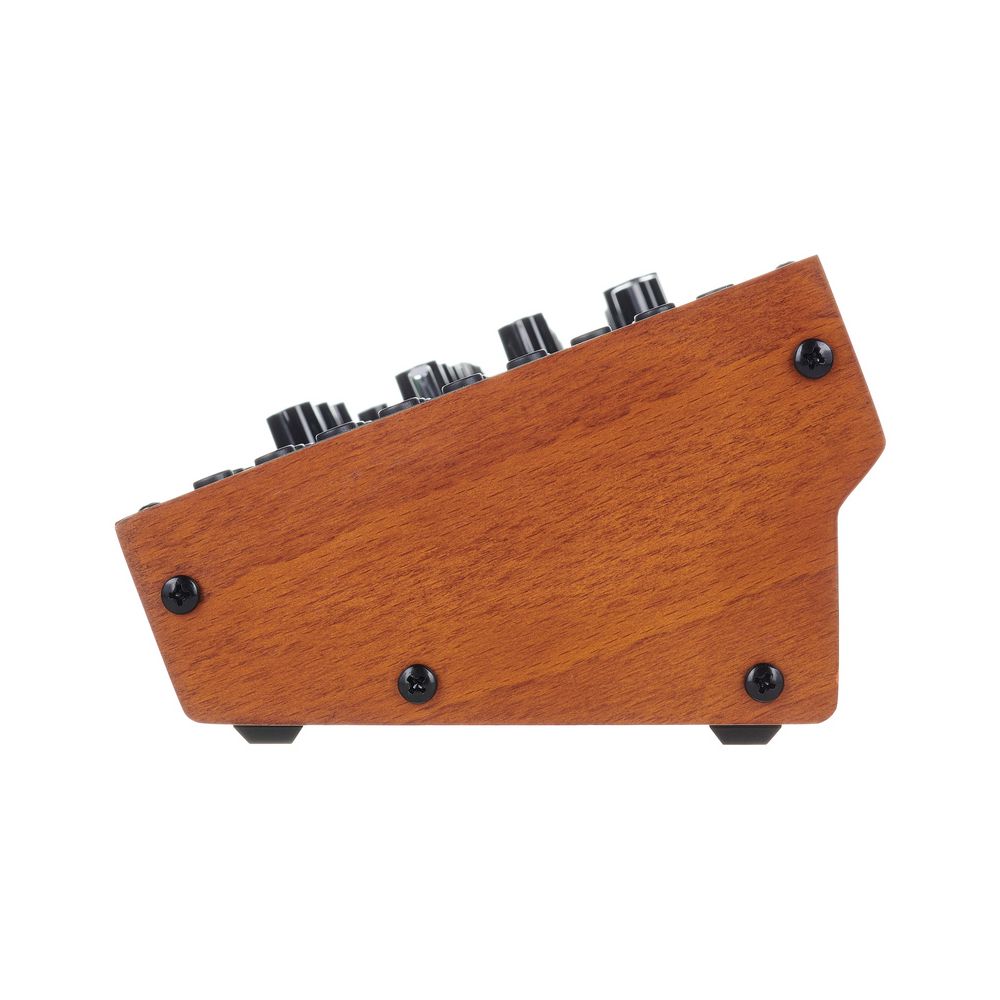 Behringer Model 15 – Thomann Ireland