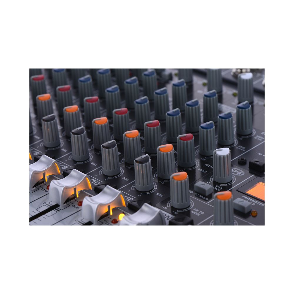 Behringer Xenyx QX1222USB Case Bundle – Thomann Ireland