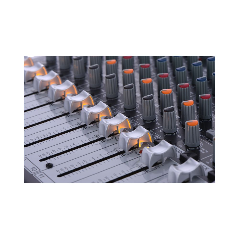 Behringer Xenyx QX1222USB Case Bundle – Thomann Ireland