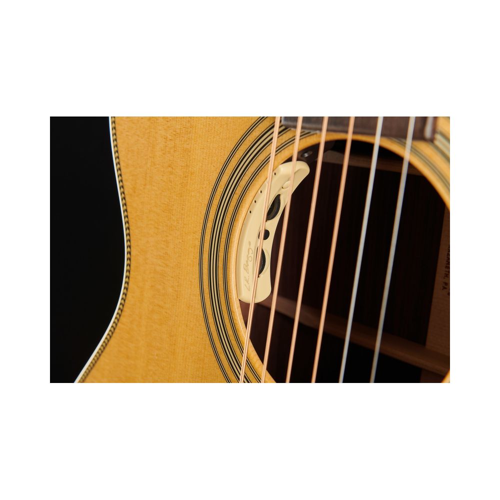 Martin Guitar 000