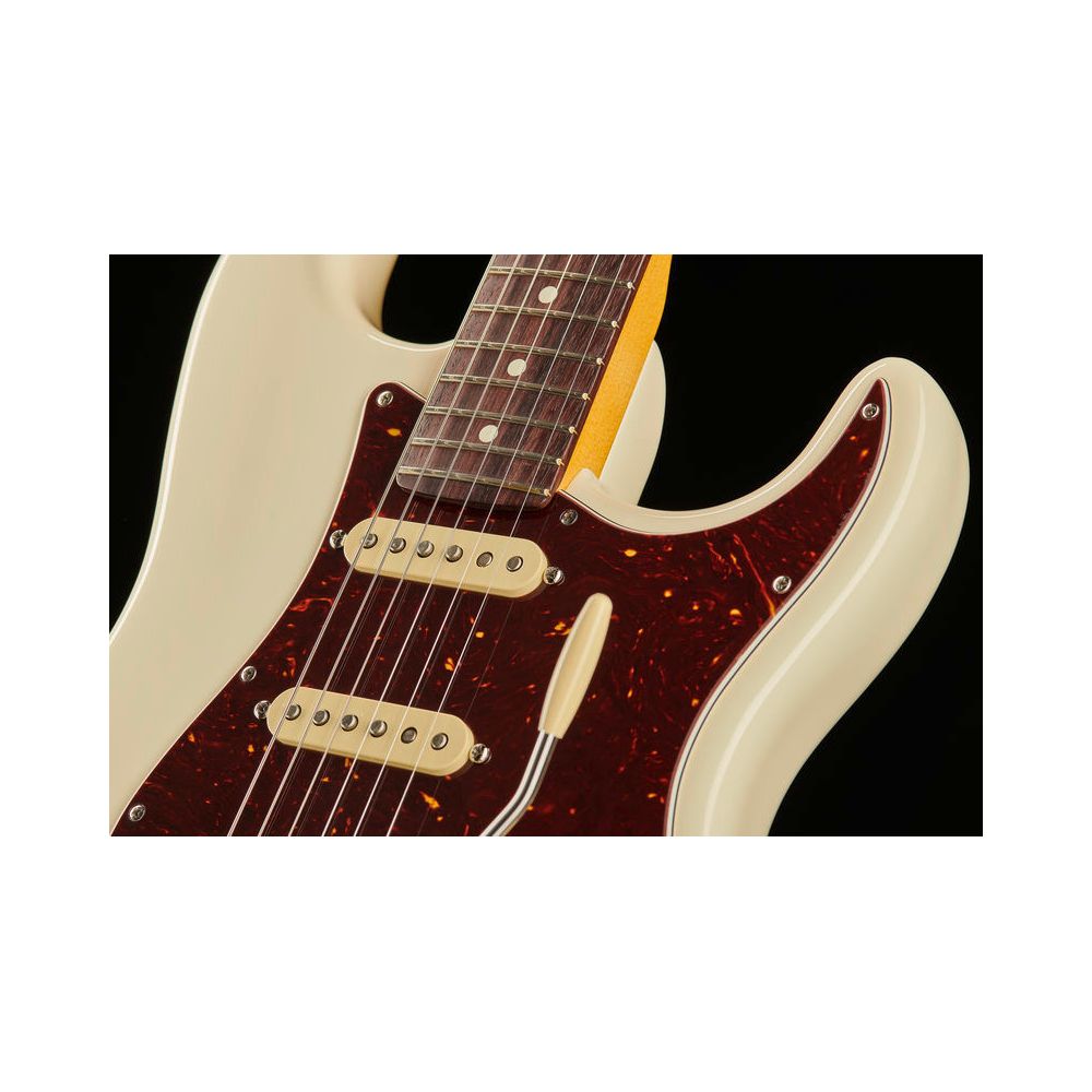Fender AM Pro II Strat OWT – Thomann Ireland