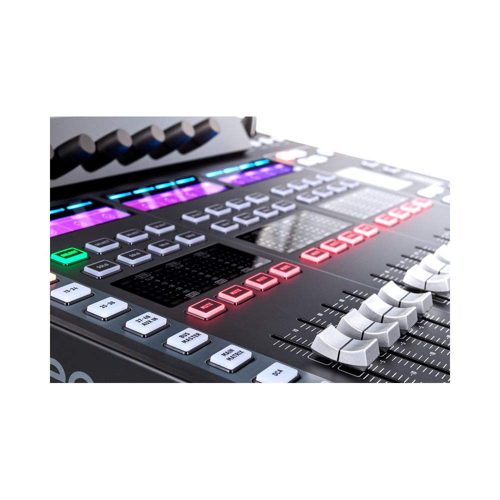 Behringer WING Compact Flyht Pro Bundle – Thomann Ireland