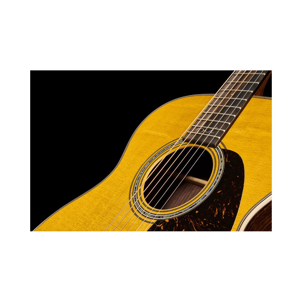 Martin Guitar 000