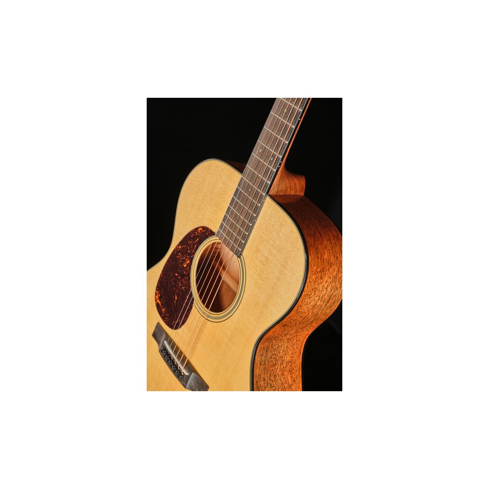 Martin Guitar 000