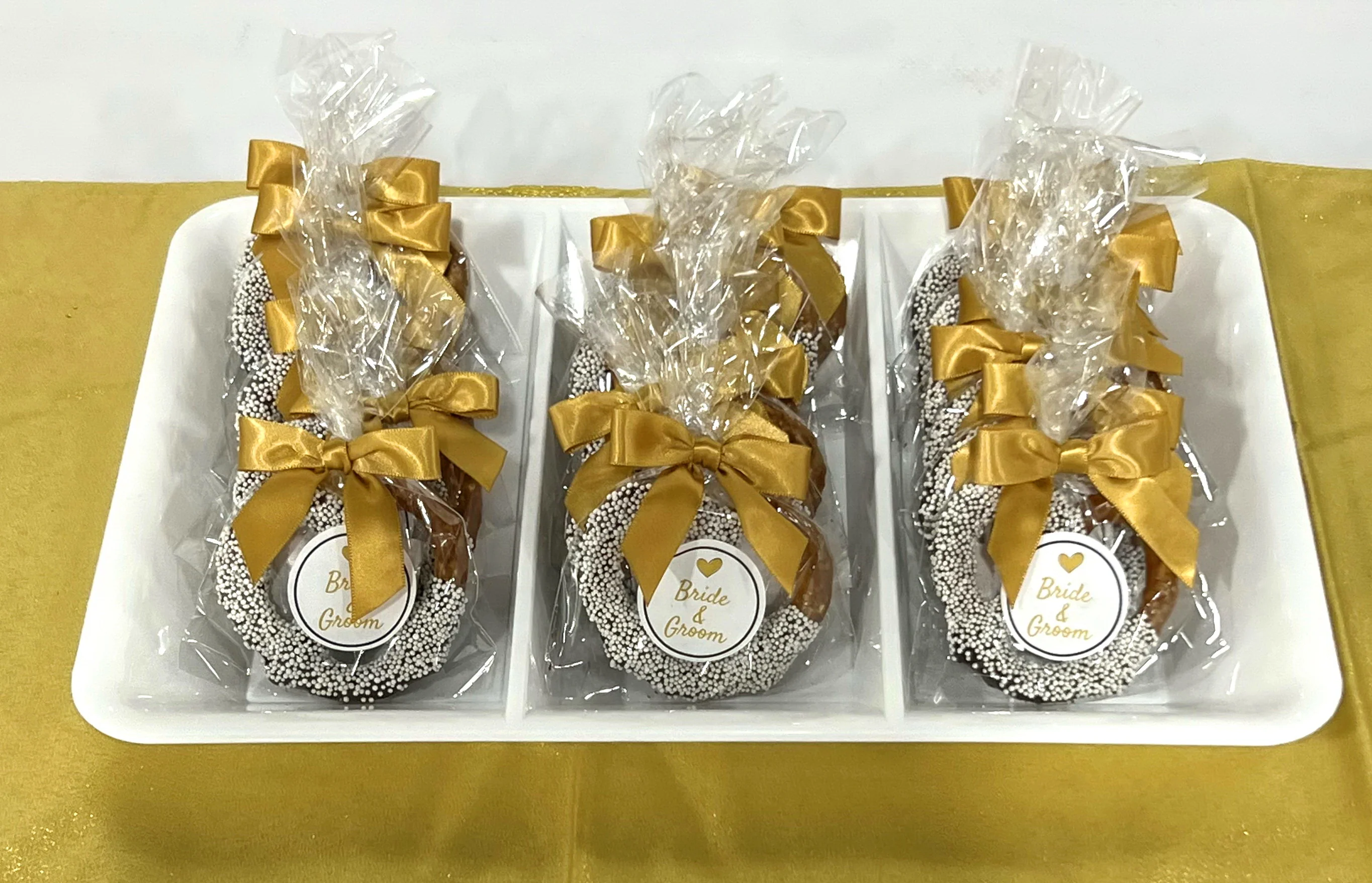 Wedding Chocolate Jumbo Pretzels - Bride & Groom
