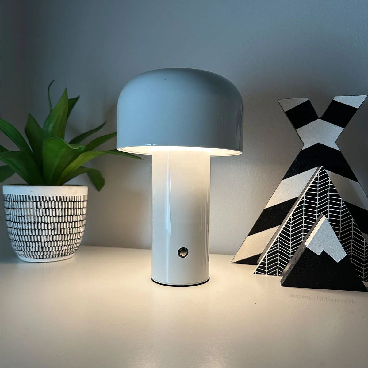 Chic Modern Wireless Mushroom Lamp