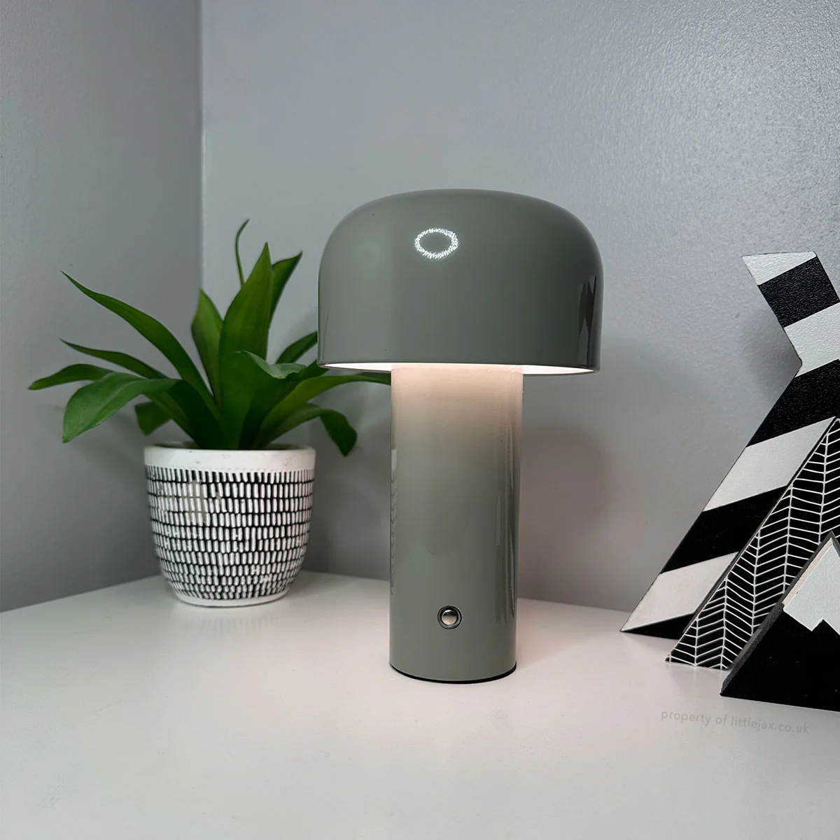 Chic Modern Wireless Mushroom Lamp