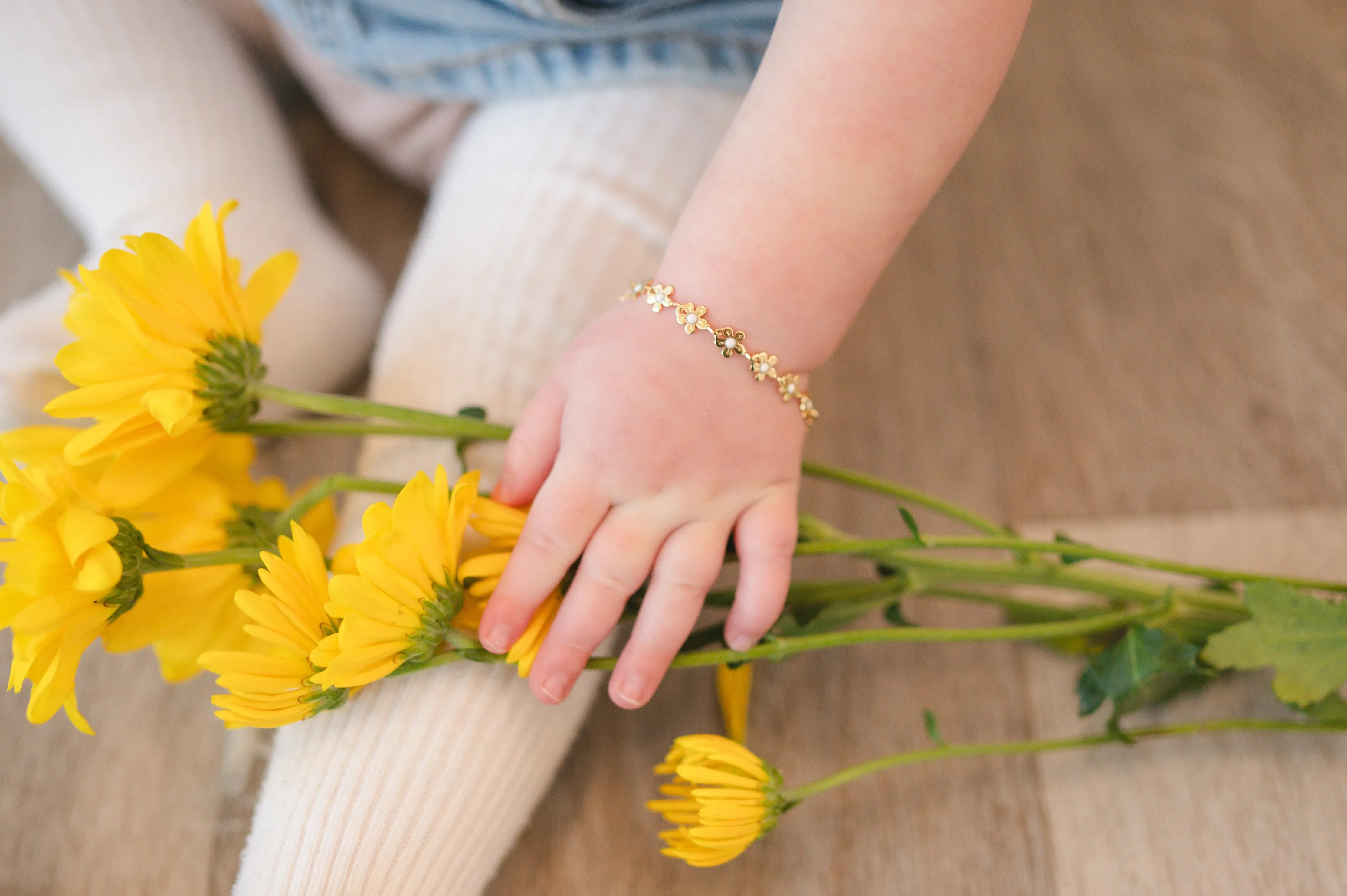 Daisy Chain Bond Bracelet (Sizes Newborn to Adult)