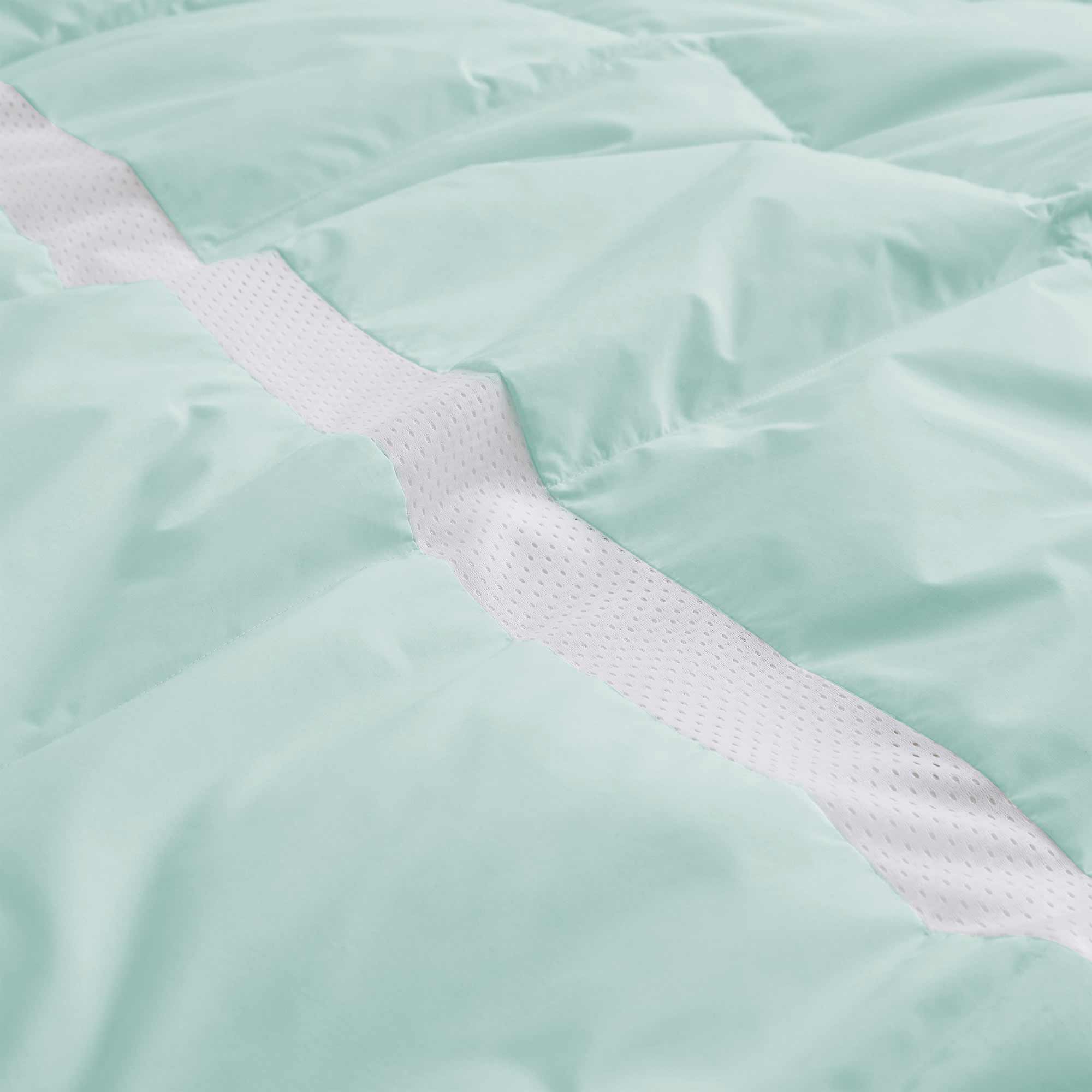 Ultra Lightweight Cooling Down Comforter