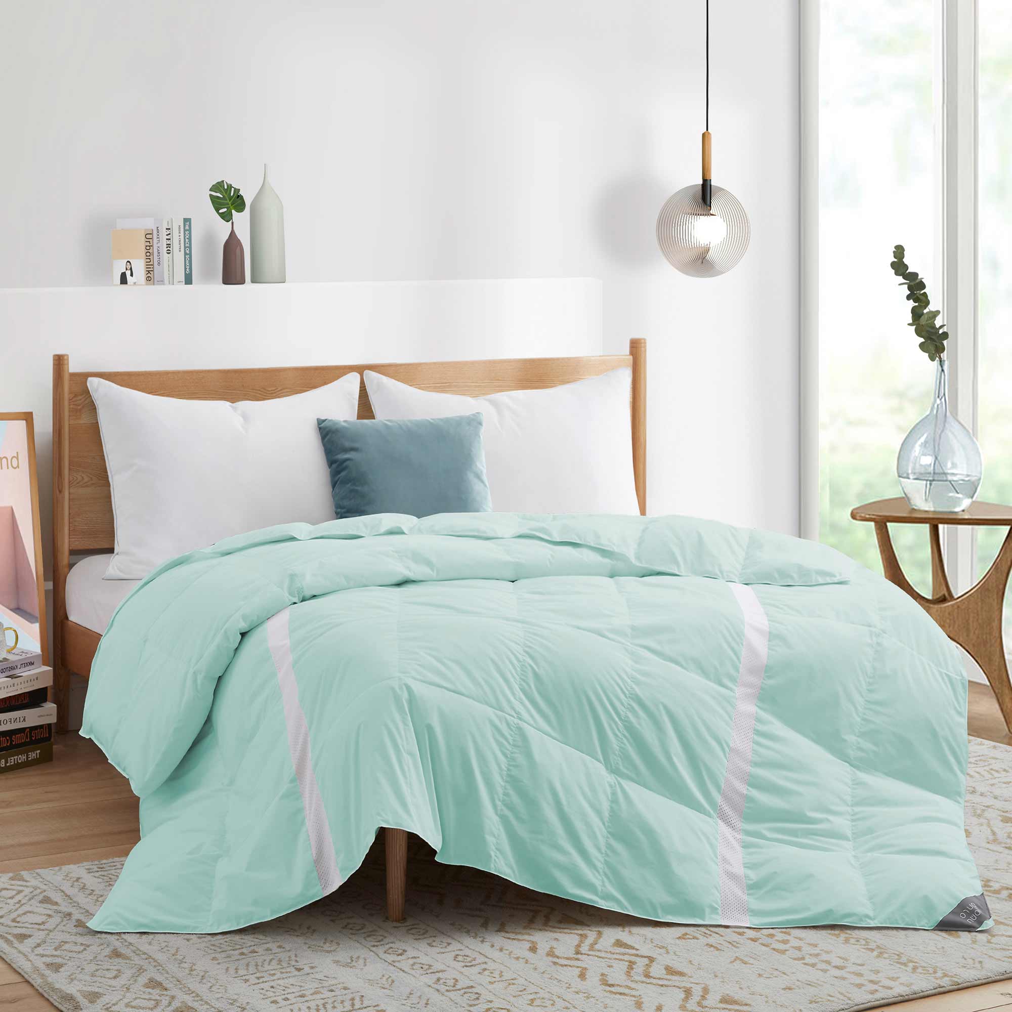 Ultra Lightweight Cooling Down Comforter