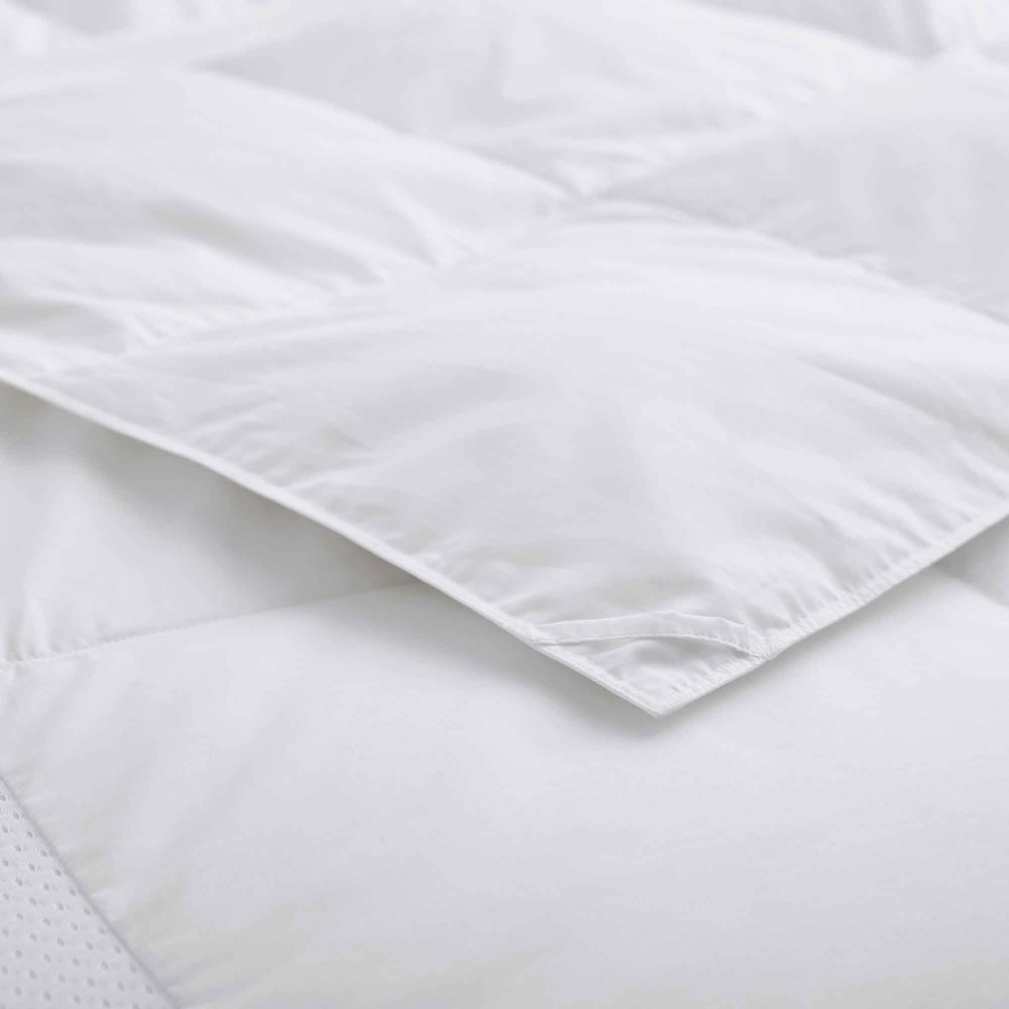 Ultra Lightweight Cooling Down Comforter