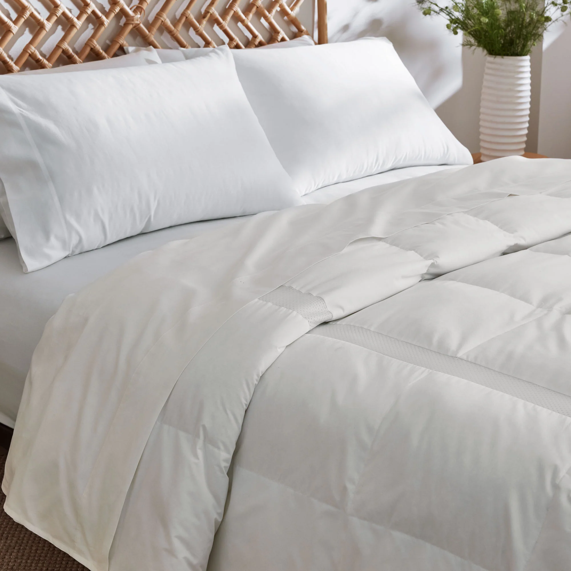 Ultra Lightweight Cooling Down Comforter