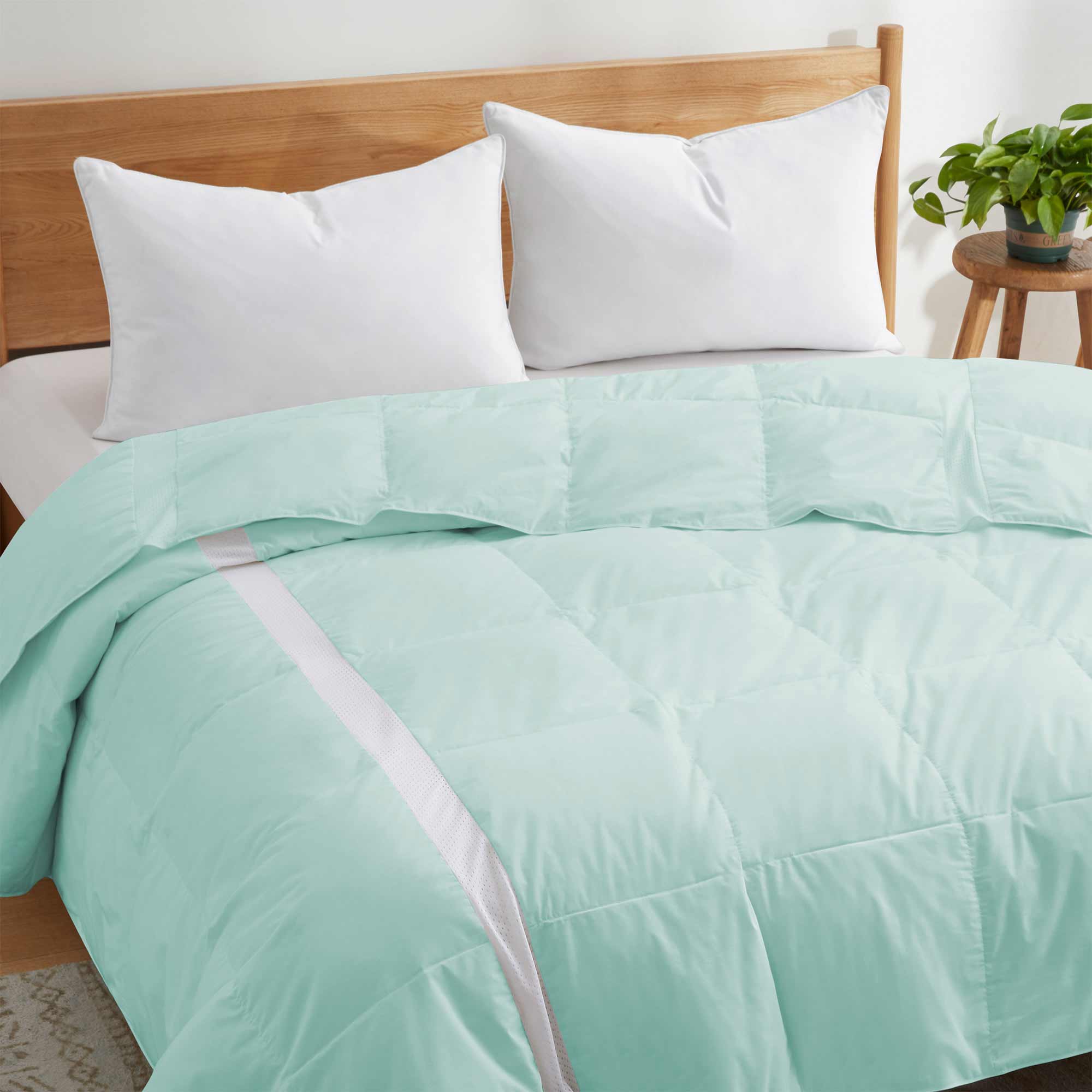 Ultra Lightweight Cooling Down Comforter